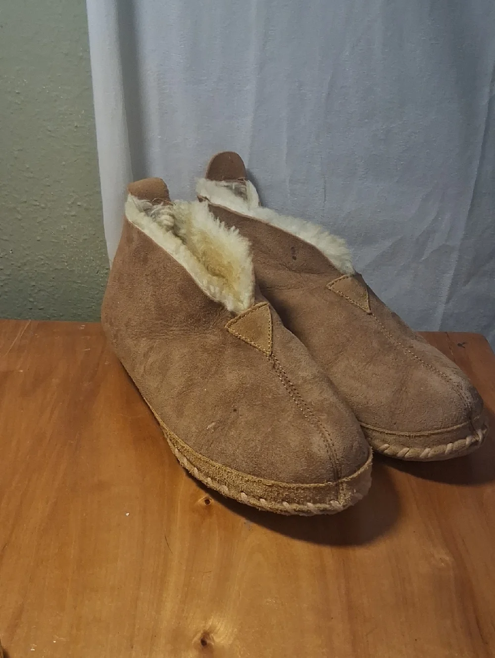 L.L Bean Men's Brown Suede Shearling Lined Slip-On Slippers Size 10 - Picture 1 of 13